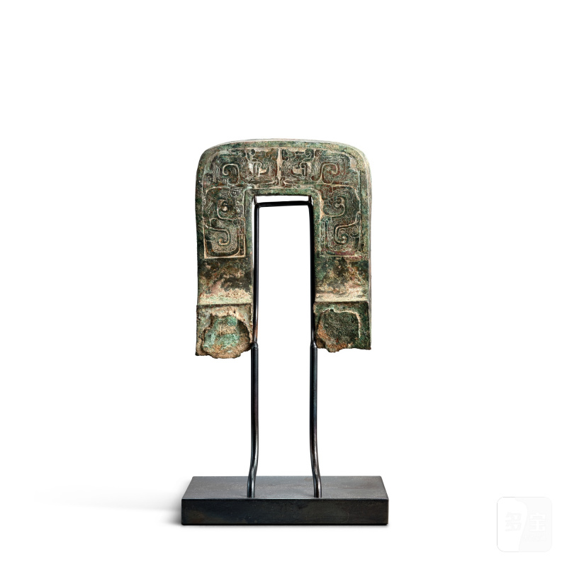 An archaic bronze 'dragon' handle, Eastern Zhou dynasty | 東周 青銅龍紋耳 - 图2